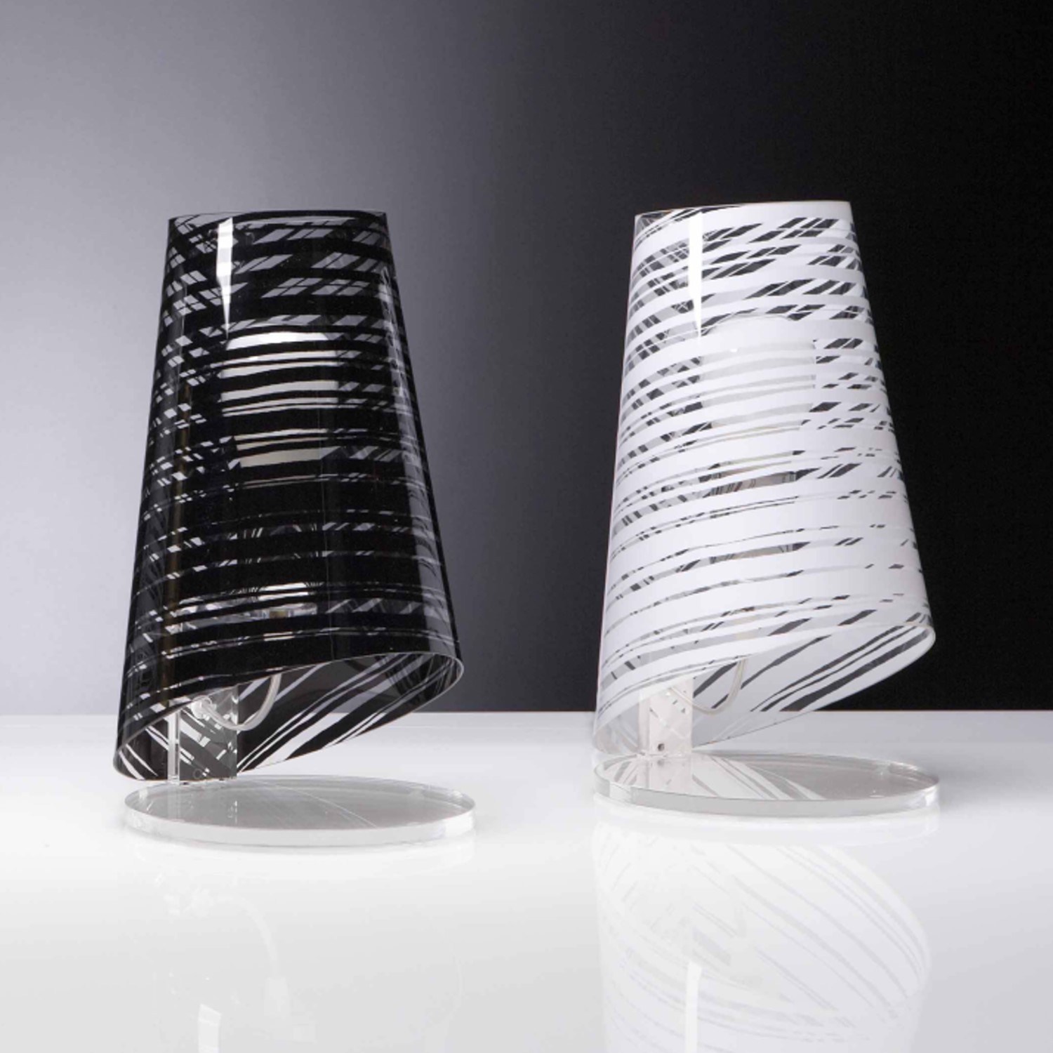 Lampe de chevet noire et blanc
