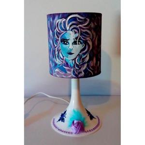 Lampe de chevet violette enfant
