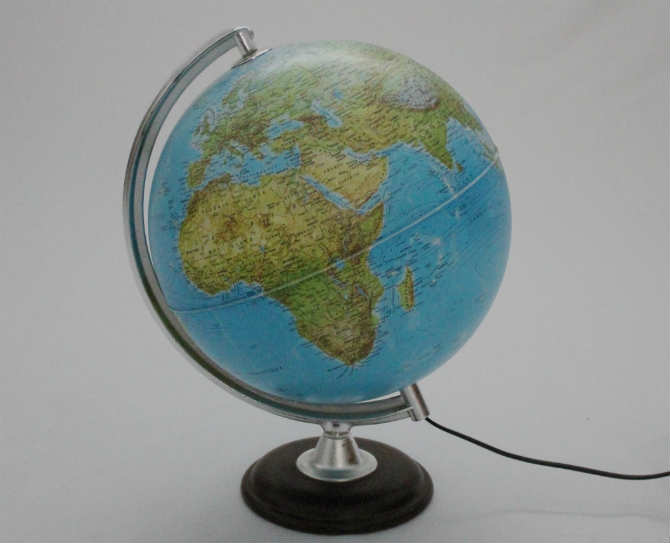 Lampadaire globe terrestre