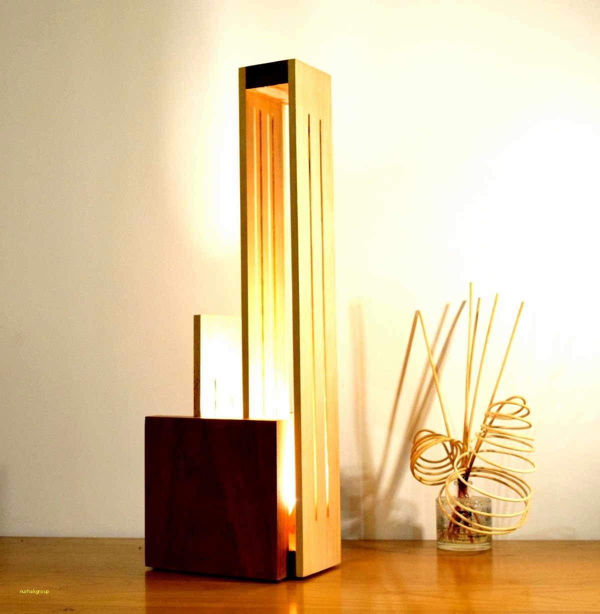 Lampadaire original bois