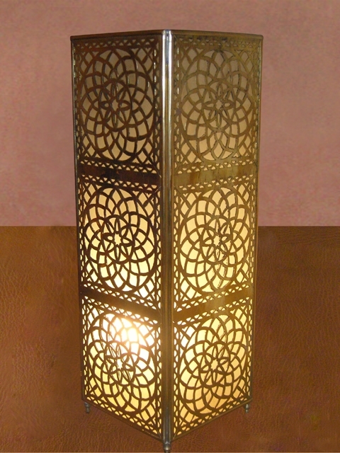 Lampe de chevet ajourée