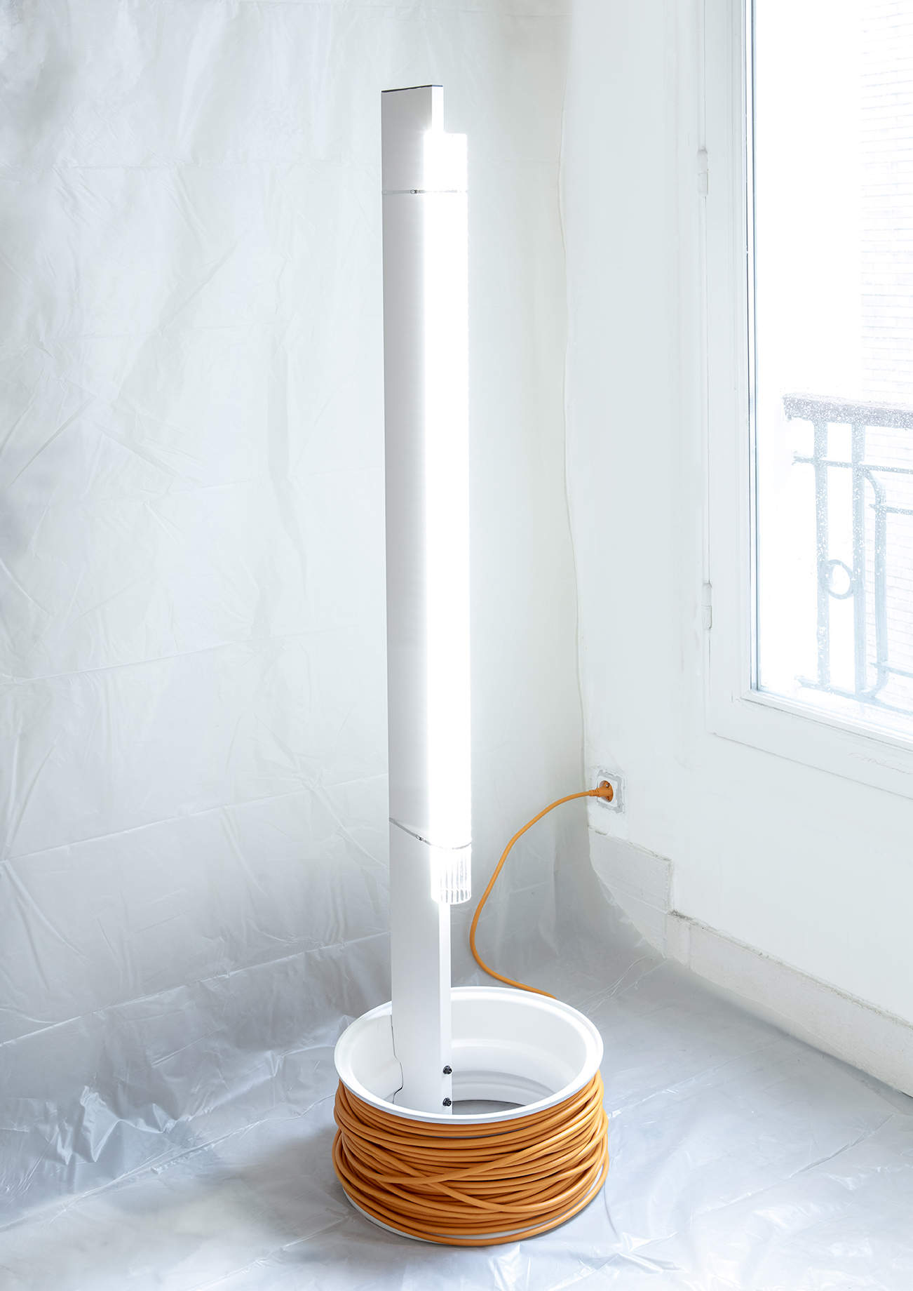 Lampe design à poser au mur