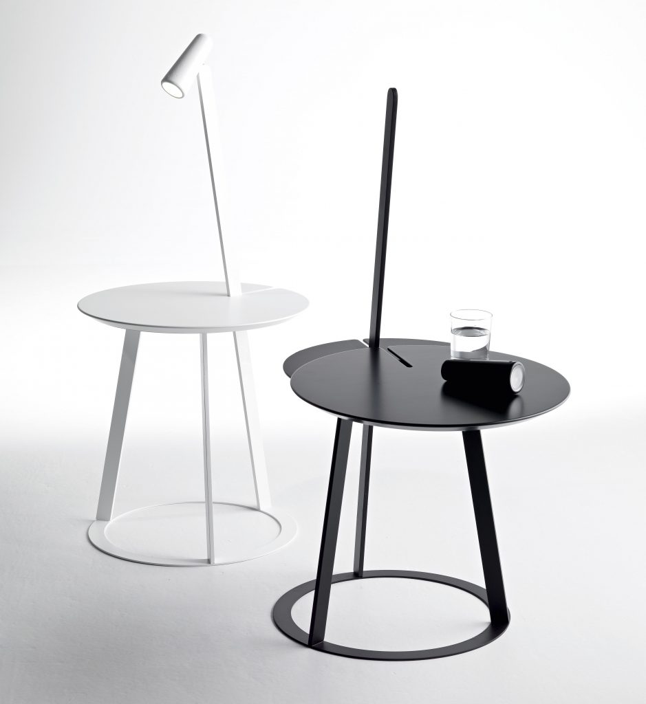 Table de chevet avec lampe intégrée - Design en image
